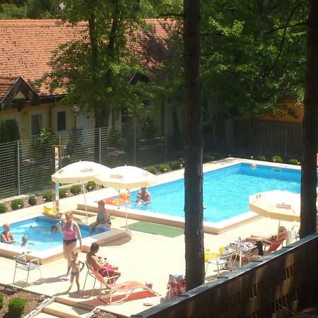 Hotel Korona Сиофок Екстериор снимка
