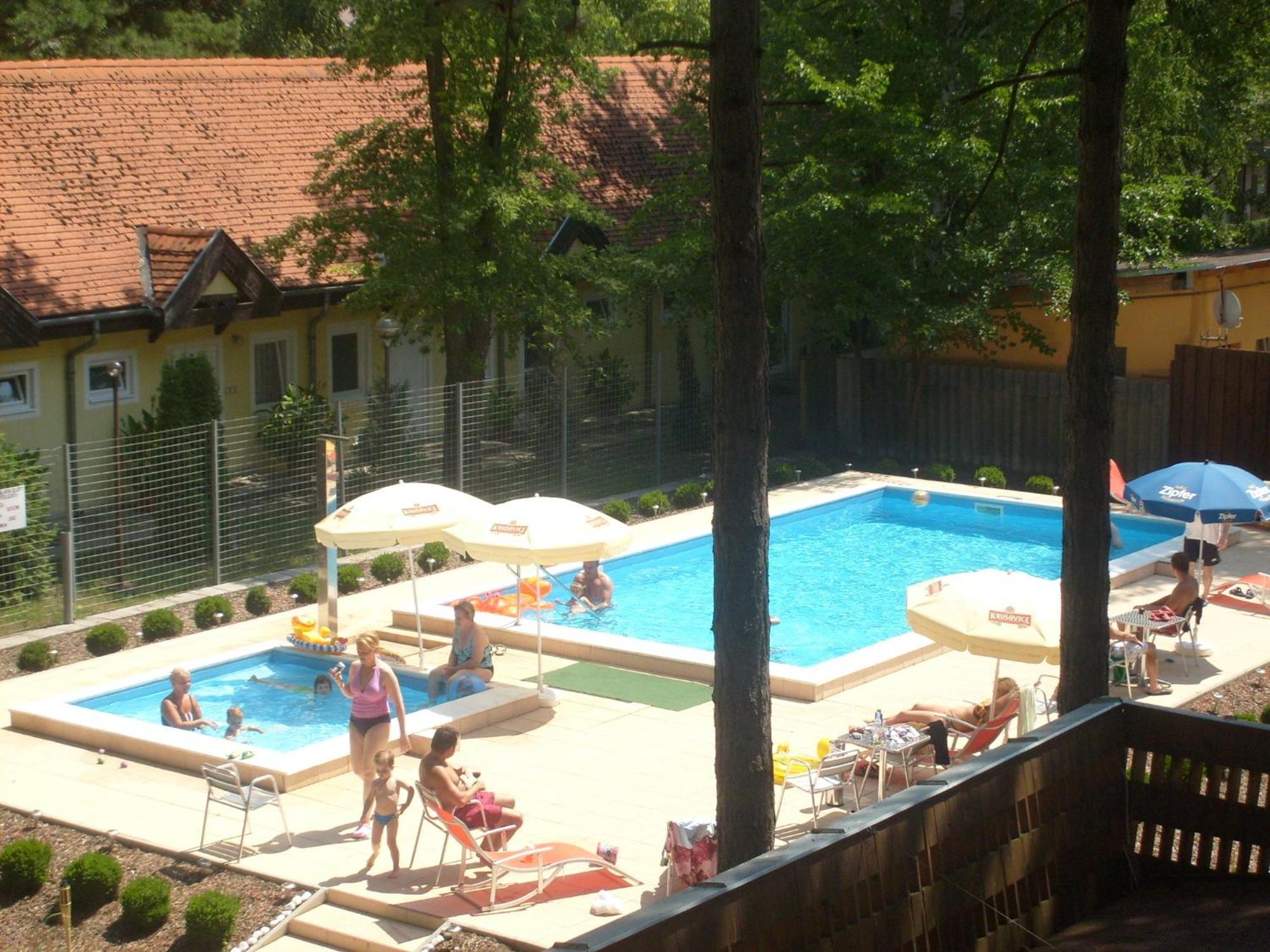 Hotel Korona Сиофок Екстериор снимка