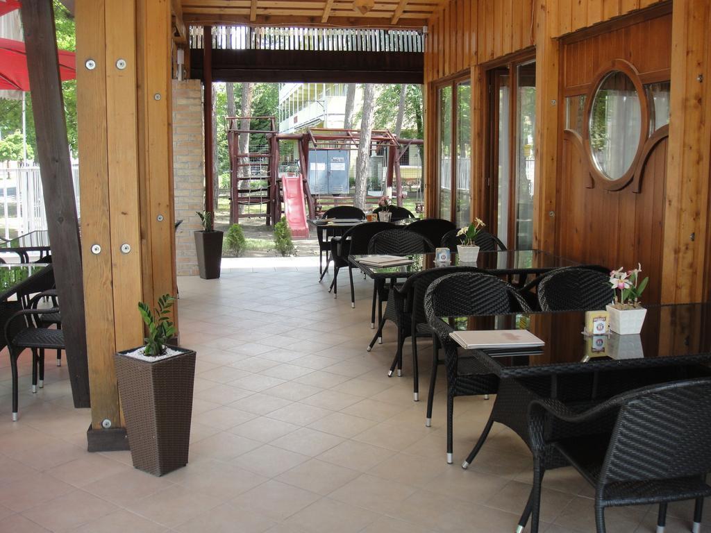 Hotel Korona Сиофок Екстериор снимка