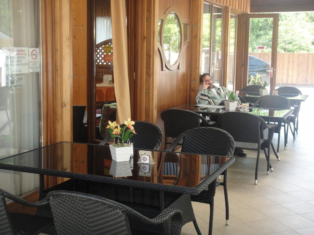 Hotel Korona Сиофок Екстериор снимка