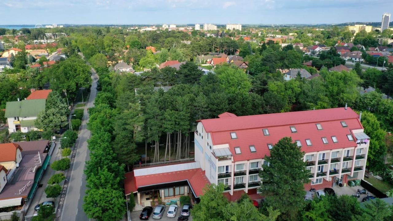 Hotel Korona Сиофок Екстериор снимка