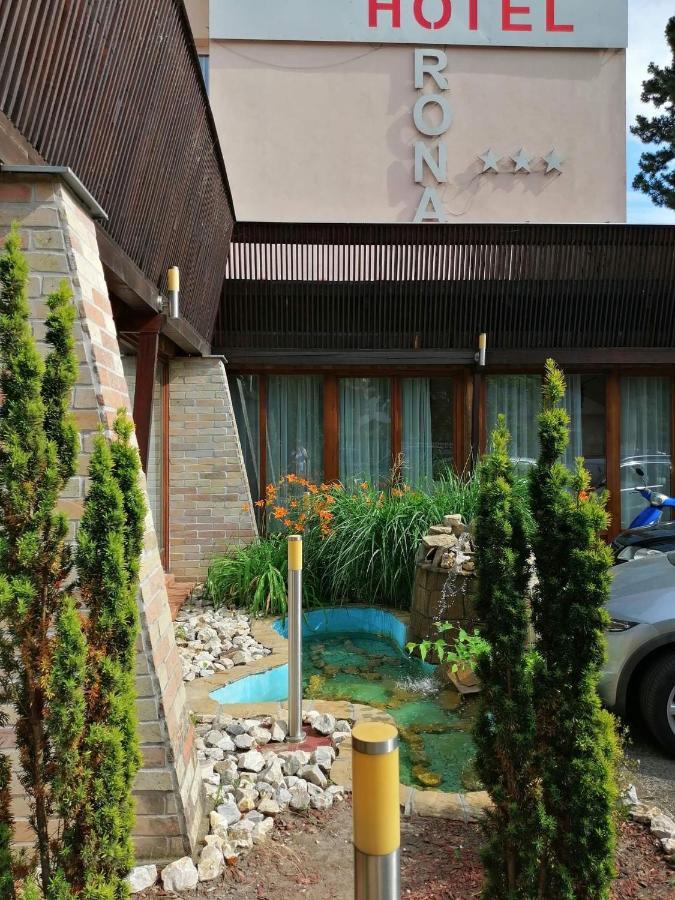 Hotel Korona Сиофок Екстериор снимка