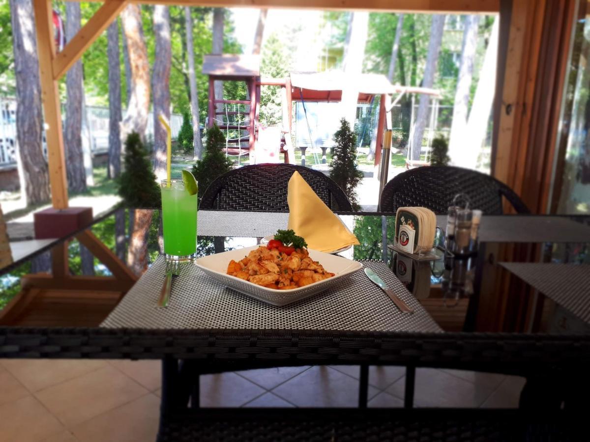 Hotel Korona Сиофок Екстериор снимка